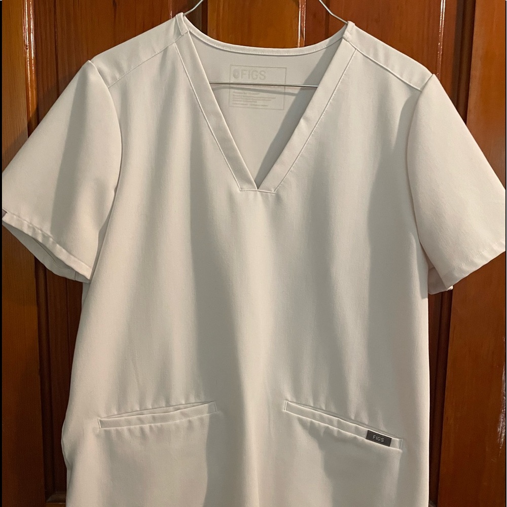 Medium White Figs Casma Women’s scrub top
